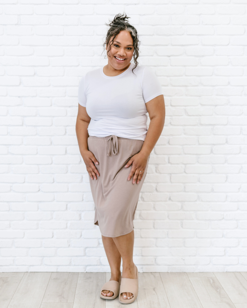 A versatile gray and white blouse pencil skirt, perfect for everyday wear.