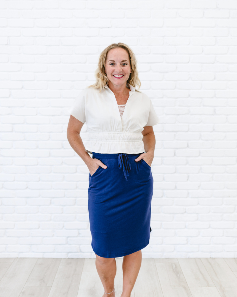 A versatile blue pencil skirt and white blouse, perfect for everyday wear.