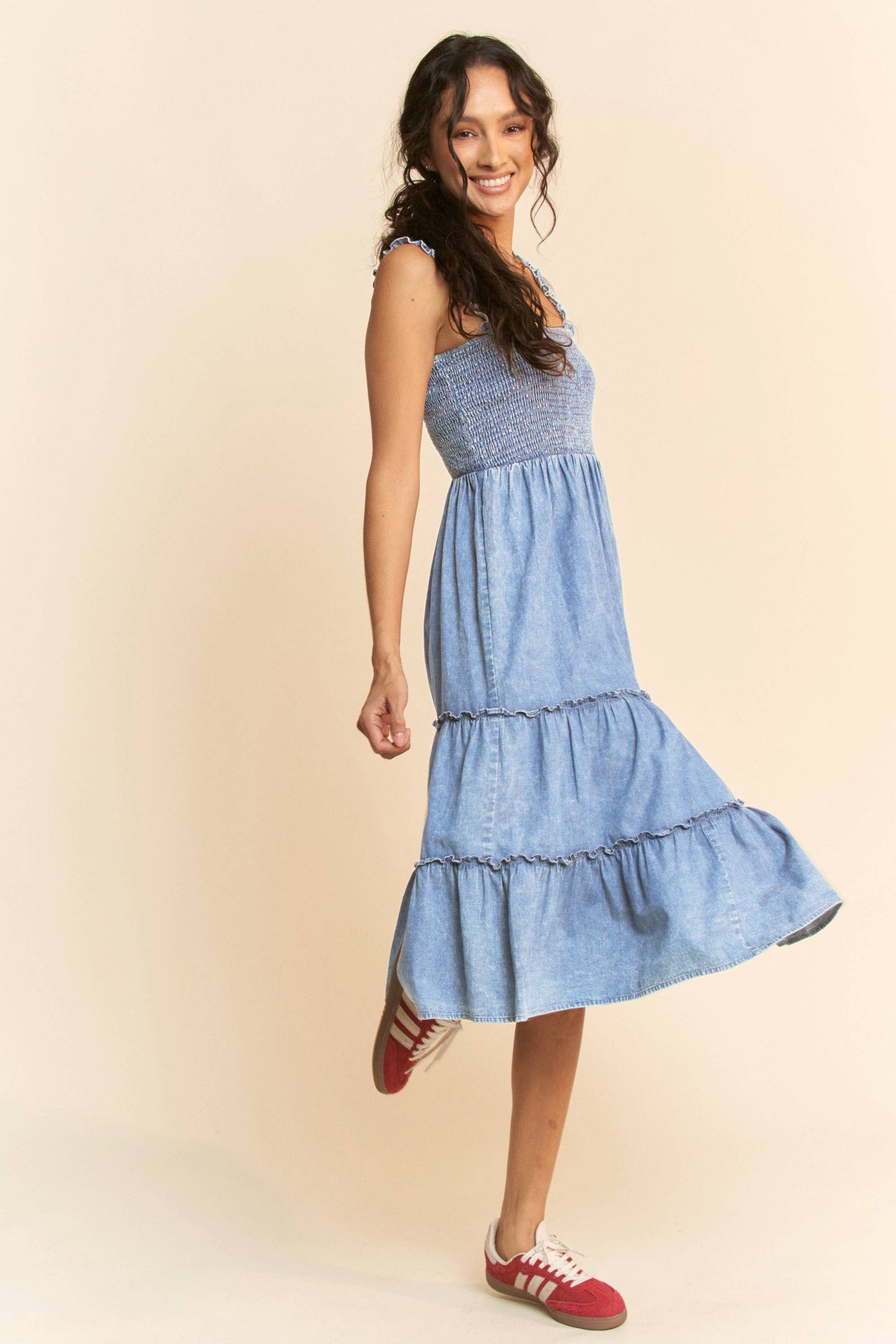 WASHED DENIM SMOCKING STRAPS MIDI DRESS