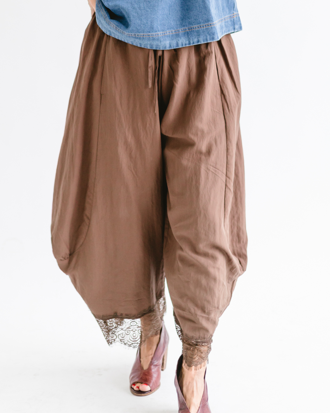 BALLOON LEG PANTS WITH LACE TRIM