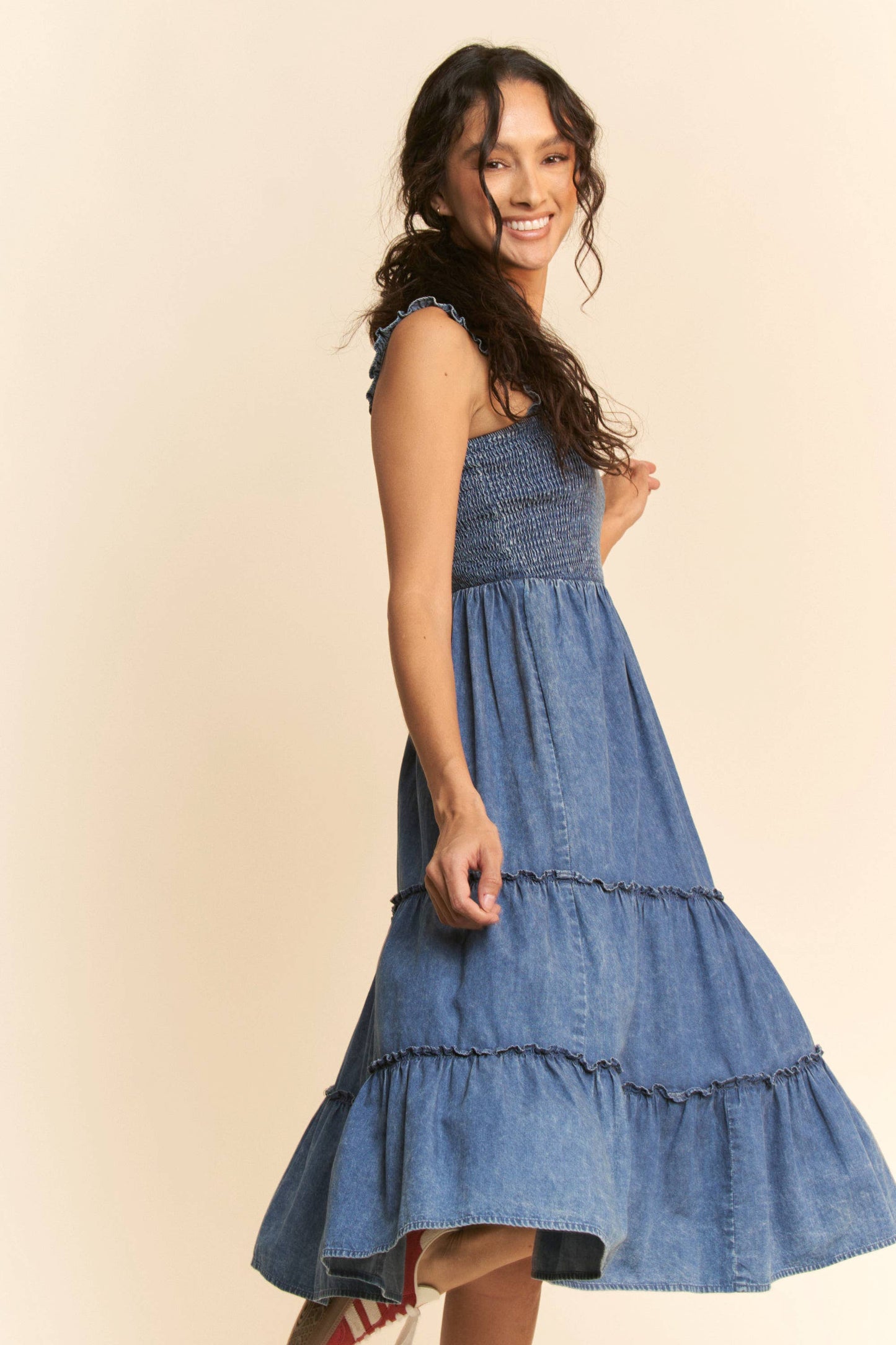 WASHED DENIM SMOCKING STRAPS MIDI DRESS