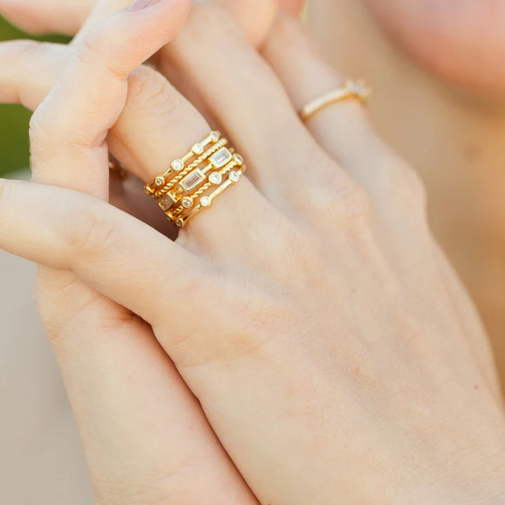 Adjustable Rings gold in womans hand